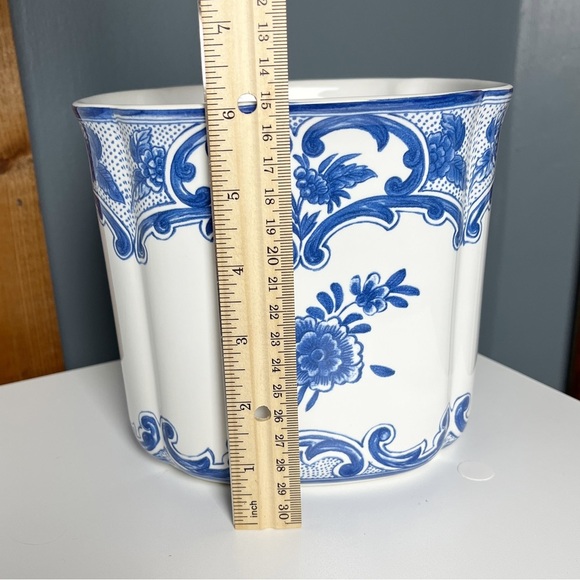 Vintage Tiffany & Co Blue and White Delft Floral Vase Planter - Picture 8 of 15